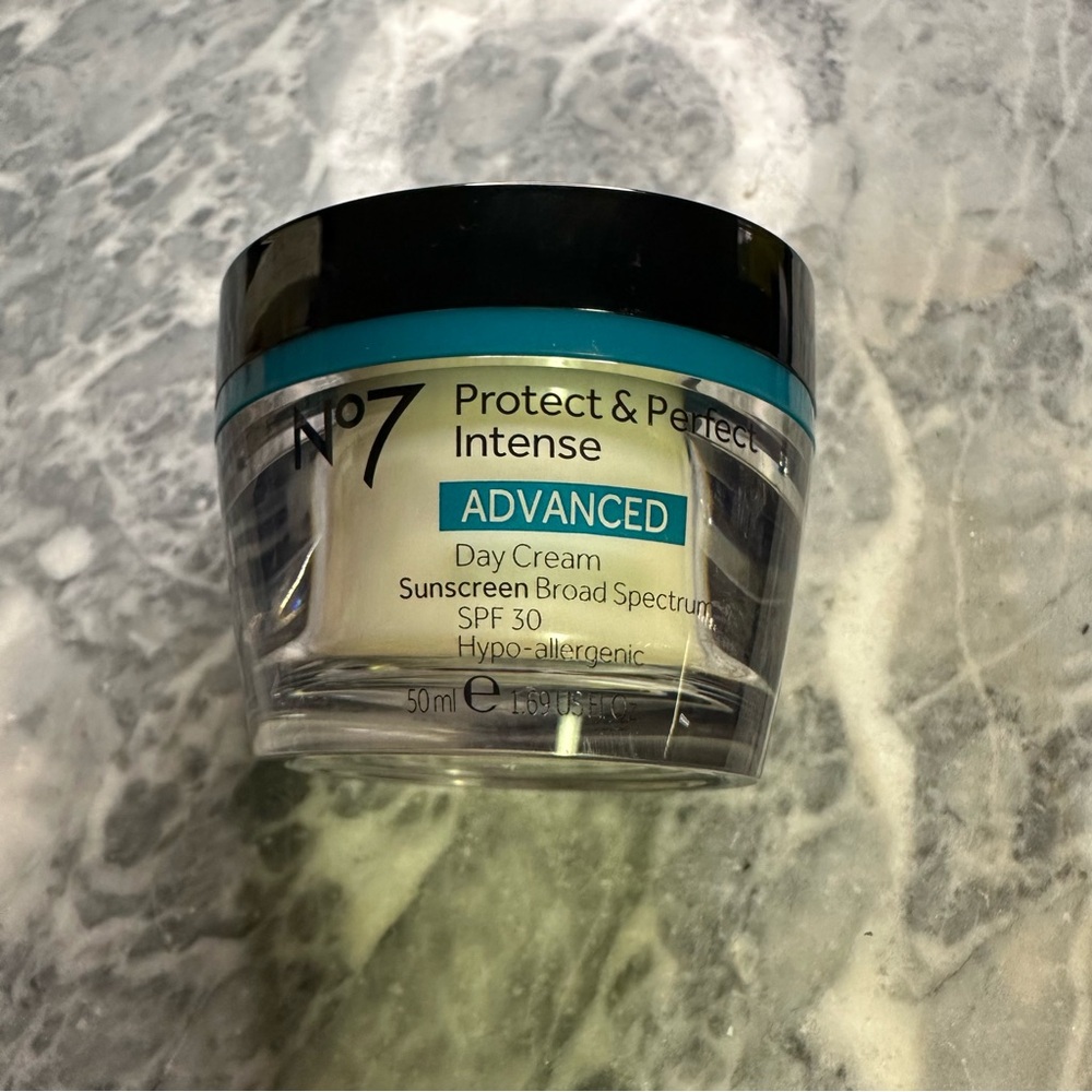 No 7‎ Protect and Perfect Day Cream Moisturizer